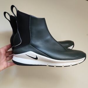 💥Nike Waterproof sneaker BOOTS Green & Black Women's 9 Rivah High 💥